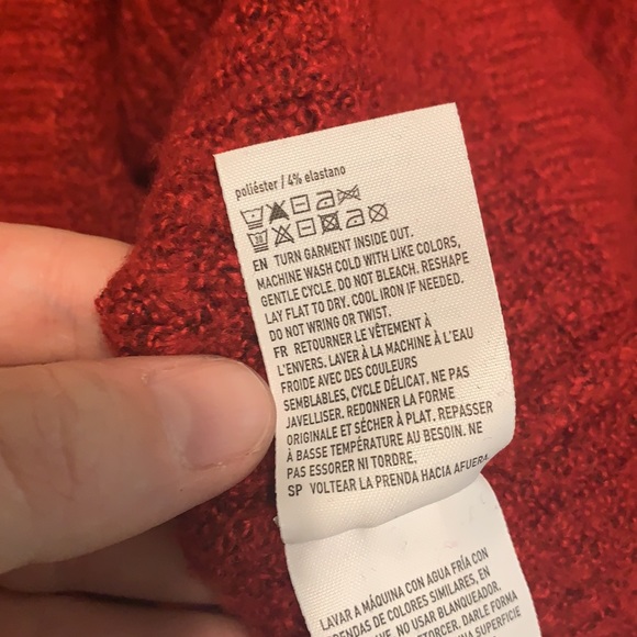 Red Sweater - AE - Picture 4 of 4
